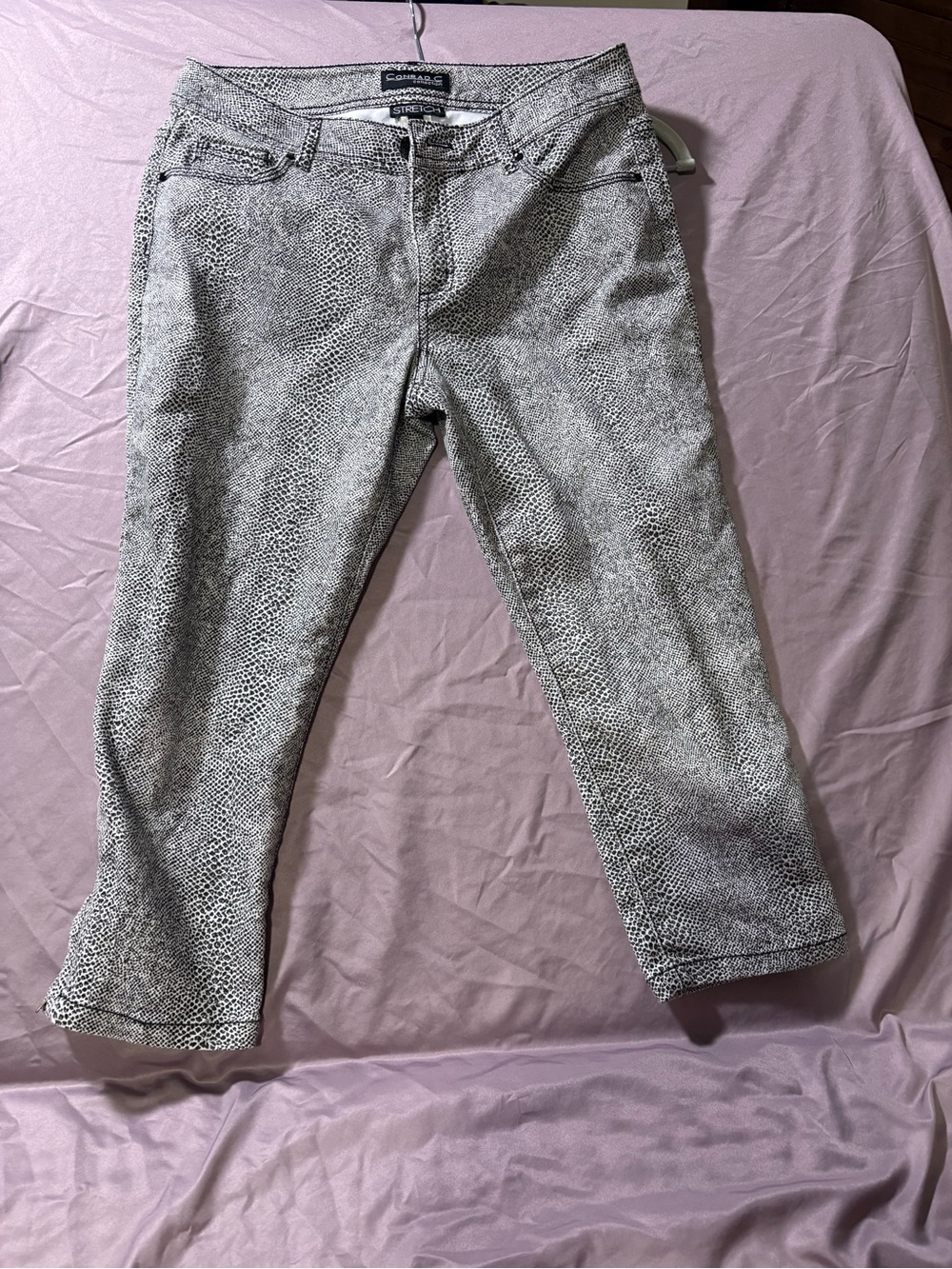 Black & White Printed Capri Pants — Sleek Slim Fit